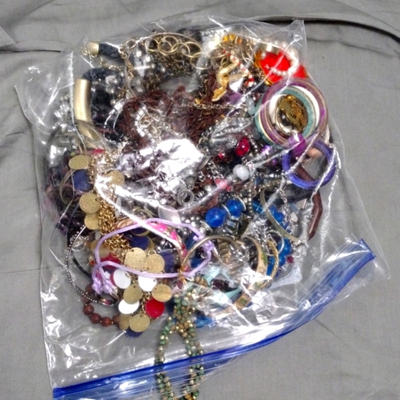 Big bag of jewelry - Picture 2 of 5